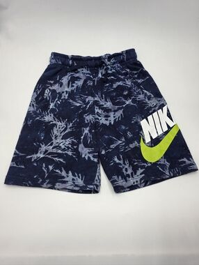 Nike boys' printed leaf dye sweatshorts size L